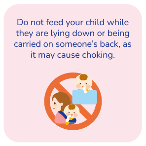 横になっている時やおんぶしている時は喉に詰まらせることがありますので、あげないでください。